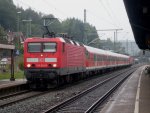 143 024-8 und eine weitere 143 stehen am 14. September 2009 mit einer  Sandwich-Regionalbahn  nach Lichtenfels auf Gleis 4 in Kronach.
