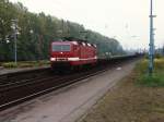 143 608-8 mit einem Gterzug auf Bahnhof Viersen am 21-10-1998.