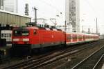 143 054-5 mit S9 S98560 Essen-Bottrop auf Essen Hauptbahnhof am 21-4-2001.