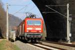 Mit einer RB rollt 143 137-8 unter der Autobahnbrcke in Jena-Gschwitz hindurch. (27.03.2011)