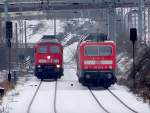 143 841-5  &  232 024-0 begegnen sich auf der Strecke nach Rgen.  (Stralsund am 21.01.06) 