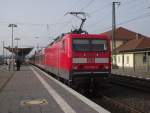 143 592-4 steht am 03. Mrz 2012 mit einer S3 nach Nrnberg Hbf im Bahnhof Neumarkt/Oberpfalz.