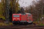 Am Dienstag den 17.4.2012 kommt die 143 822-5 mit einem RB 27 Zug aus Koblenz in Rheydt Hbf eingefahren.......