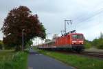 Die 143 834-0 fuhr am 16.05.2012 mit einem RE von Norddeich Mole nach Hannover, sie zog einen Zug mit alten N-Wagen durch Leer.