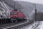 An einem winterlichen Mrztag (25.03.2013) fuhr 143 900 mit reinem RB ber die   Geislinger Steige an der KBS 750.