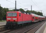 143 860-5 mit RE 7 (RE 4382) von Ludwigslust nach Wismar in Ludwigslust am 30.06.2013; Die 143 bespannte den RE 7 wegen Mangels an 112ern im Bw Rostock.