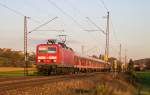 Mit dem  Trabbi  der untergehenden Sonne entgegen: Der 31.10.2013 sollte der letzte Tag vor einer lnger dauernden Schlechtwetter-Periode sein, weshalb ich mich mittags nochmals an die heimische Filsbahn begab. Kurz hinter Ebersbach bot sich die Gelegenheit fr dieses Foto der Stuttgarter 143 880-9 mit RB 19340 (Geislingen [Steige] - Plochingen).