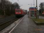 Die 143 910 verlässt gerade Rommerskirchen in Richtung Köln als RB27 nach Koblenz.