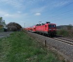 143 038 mit einen RE nsch Dresden am Haken fährt am 22.04.2016 durch Obermylau(Vogtl.).