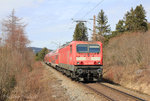 Am vorletzten Betriebstag der Dreiseenbahn mit alter Fahrleitung schob 143 042 ihre Regionalbahn am Ufer der Schluchsees entlang Richtung Aha. Aufgenommen am 31.03.2016.