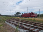 Nicht EKO Trans 143 001 sondern 243 005 bespannte in diesem Jahr den Störtebekersonderzug aus Cottbus.Am 16.Juli 2016 stand der Zug in Bergen/Rügen.