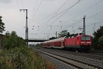 Nachschuss auf die Freiburger 143 640-1, welche am 10.06.2015 einen HVZ-Verstärker (Neuenburg (Baden) - Freiburg (Brsg) Hbf) aus dem Bahnhof Müllheim (Baden) gen Norden schob.