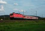 143 846 ist am 11.Mai 2011 mit einer RB nach Saalfeld(S) bei Halach unterwegs.