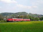 143 012 erreicht mit ihrem Regionalexpress aus Aalen gleich den Bahnhof Urbach.