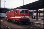 243833 trug am 8.5.1989 im Bahnhof Lichtenberg, Ostberlin, noch den Fahnenschmuck des 1.