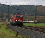 143 257-4 (MEG 604) und 155 119-1 (MEG 706) mit bespannten am 26.10.2014 einen Silowagenzug in Fahrtrichtung Süden.