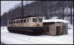Das war der große Nachteil der damaligen Farbgebung: Die Verschmutzung der Lokomotiven und Wagen konnte man insbesondere im Winter deutlich sehen. 150035 ist daher am 13.2.1999 im Bahnhof Altenbeken kein schöner Anblick.