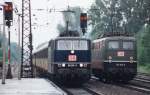 181 201-5 als EC nach Frankreich und eine abgestellte 150 162-6 am 21.5.1994 in Baden-Baden.