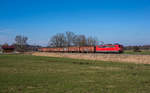 151 061 fährt mit einem Stahlzug nach Hammerau bei Weisham, aufgenommen am 12. März 2017.