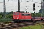 151 062 mit einem Ganzzug aus Schwerlastwagen bei der Durchfahrt durch den Bahnhof von Hamm (Westf).
08.08.2017