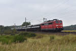 BR 151 016-3 kommend aus Büchen. Das brummen im Wind der Spanngurte, war noch kilometerweit zu hören. Circa 3km östlich von Büchen 28.09.2017