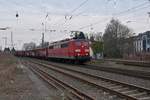 Ebenfalls am heutigen Freitag kommt die 151 036 von Railpool mit einem Mischer gen Köln durch Rheydt Hbf gefahren. 2.3.2018