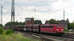 1515 037 zieht einen Güterzug gen Aschaffenburg durch Darmstadt Kranichstein. Aufgenommen am 28.6.2018 16:20