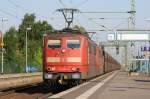 151 094 im Doppelpack vor Erzzug am Bahnsteig 2 in Ludwigslust. 08.06.2007