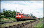 151044 durchfährt hier am 9.5.2002 um 11.56 Uhr mit einem Container Zug in Richtung Ansbach den aufgelassenen Bahnhof Herrnberchtheim.
