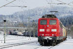 10. Januar 2017, Ein Güterzug verlässt den Bahnhof Pressig-Rothenkirchen in Richtung Saalfeld. Für die Fahrt über den Berg bekommt er Schiebehilfe durch 151 164.