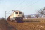 151 147-6 mit Gterzug Richtung Aschaffenburg, aufgenommen am 25.2.1979 bei Kleinostheim.
