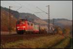 Die 151 143 zieht einen gem.GZ im Abendlicht in Richtung Norden. Aufgenommen am 25.Okt 2008 bei Karlstadt.