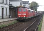 Fast unbemerkt schlich sich 151 110-4 in Doppeltraktion mit 151 106-2,mit einem langen Kohlezug auf Gleis 4 durch den Wunstorfer Bahnhof.Aber nur fast.