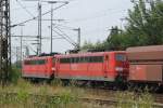 Zwei Maschinen der BR 151 in Lehrte, am 23.07.2010 fahren in Richtung Celle.