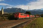 151 075 und eine 1144 mit einem KLV Zug am 31.10.2010 bei Niederaudorf.