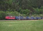 151 028-8 ist am 22. Mai 2011 mit dem LKW Walter (FIR 42144) auf der Frankenwaldbahn bei Marktglitz unterwegs.