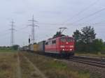 151 067-6 zieht einen Containerzug am 05.10.2011 durch Wiesental  