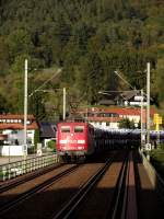 BR 151 076-7 in Neckargemünd mit Audi Güterzug am 13.10.11 auf der Neckarbrücke