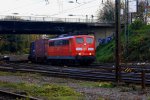 Die 151 083-3 DB kommt mit einem Containerzug aus Richtung Kln und fhrt in Aachen-West ein.
5.11.2011