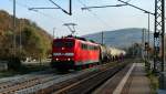 151 061-9 mit einem Kesselwagenzug auf der Saalbahn in Dornburg (Saale) Richtung Jena; 28.10.11