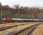 151 049-4 der DB mit Kesselwagenzug fhrt am 10.12.2011 durch Betzdorf/Sieg in Richtung Siegen.
