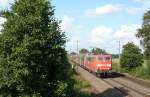 151 037-9 fuhr am 30.08.2012 mit einem Gterzug von Emden nach Osnabrck, hier sdlich von Ihrhove.