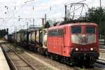 Die 151 134-4 zieht einen Containerzug durch Mnchen Heimeranplatz am 18.07.2012