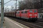 151 146-8 zog mit einer schwesterlok am 27.12.13 einen ganzzug durch hh-harburg