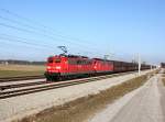 Die 151 069 und die 151 036 mit einem Kohlezug am 15.03.2012 unterwegs bei Hattenhofen.