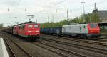 Am 03.04.2014 überholen 151 160-9 und eine weitere 151 die auf die Ausfahrt wartende PRIMA E 37 517 der Captrain in Düsseldorf-Rath.