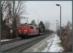 Mit einem Militärzug der Bundeswehr durchfährt 151 075-9 am 06.02.2015 den Haltepunkt Schönebeck-Felgeleben Richtung Köthen. Hinter der Lok sind u.a. mehrere Schützenpanzer des Typs Marder zu sehen.