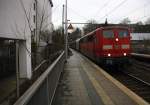 151 023-9 DB kommt aus Richtung Köln,Aachen-Hbf mit einem Kurzen Coilzug aus Linz-Voestalpine(A) nach Gent-Zeehaven(B) und fährt durch Aachen-Schanz in Richtung Aachen-West.
Bei Regenwolken am Nacmittag vom 10.2.2015.