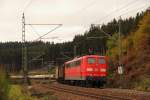 151 163-3 DB Schenker schiebt einen Güterzug über die Frankenwaldrampe bei Steinbach am 23.10.2015.