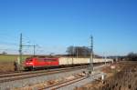 151 136 mit einem Gterzug vor Petershausen (16.02.2007)